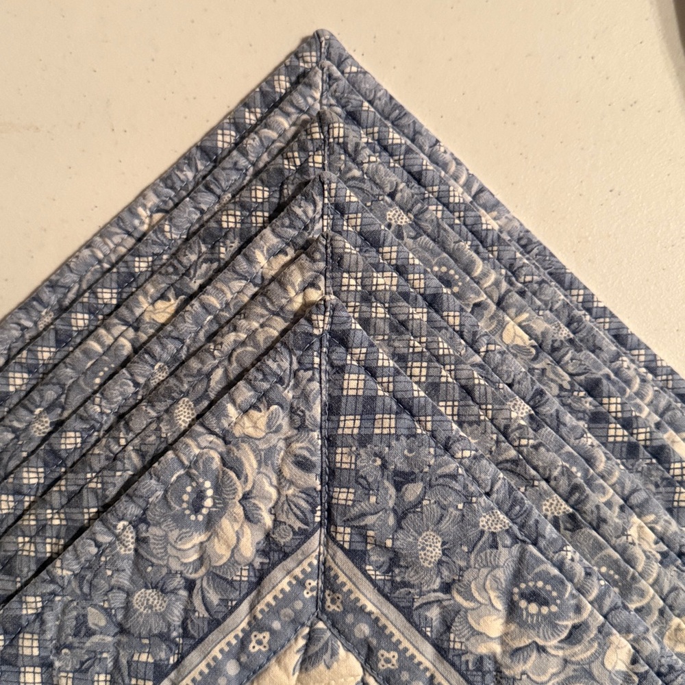 Vintage Vera Bradley Placemats in BLUE TOILE NEW/EUC RARE HTF. SIX!! - Picture 2 of 6